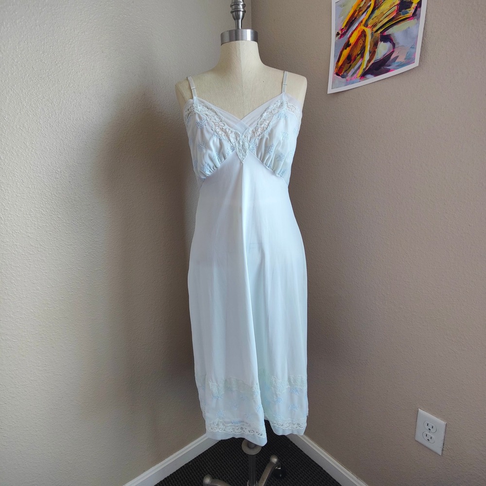 Vintage 50s Van Raalte Suavette Babydoll Blue Embroidered Lace Full Slip Fans 36